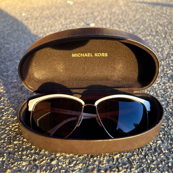 MICHAEL KORS WOMEN SUNGLASS GRIFFIN M2472S 101 WHITE/GOLD METAL w/ Original Case - Picture 8 of 8